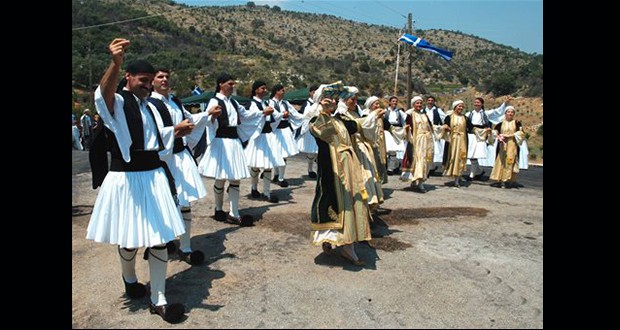 Οι ελληνικοί παραδοσιακοί χοροί βελτιώνουν την φυσική κατάσταση των ηλικιωμένων καρδιοπαθών, σύμφωνα με μικρή ελληνική μελέτη που δημοσιεύθηκε στο επιστημονικό έντυπο European Journal of Cardiovascular Nursing.